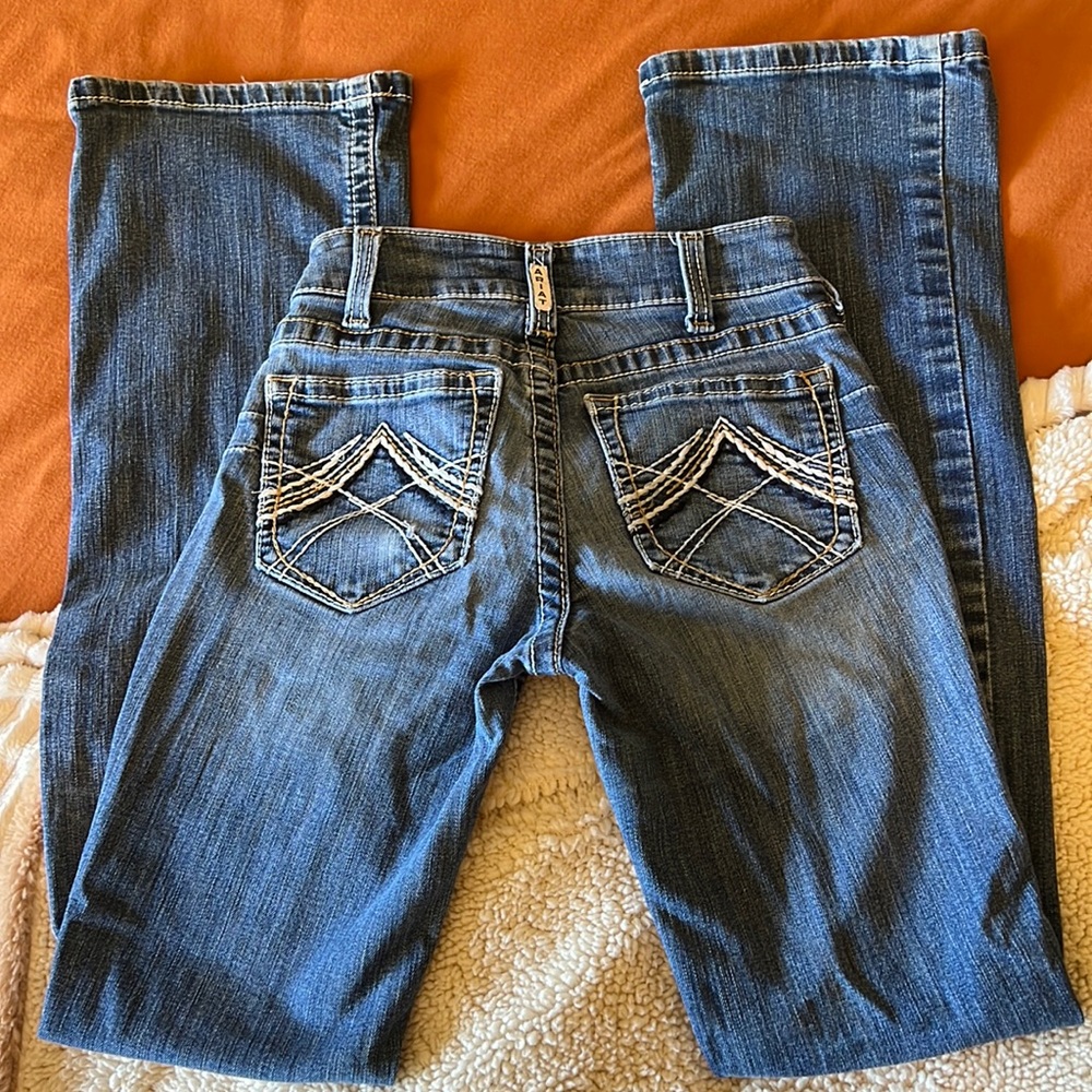 26L Ariat jeans
